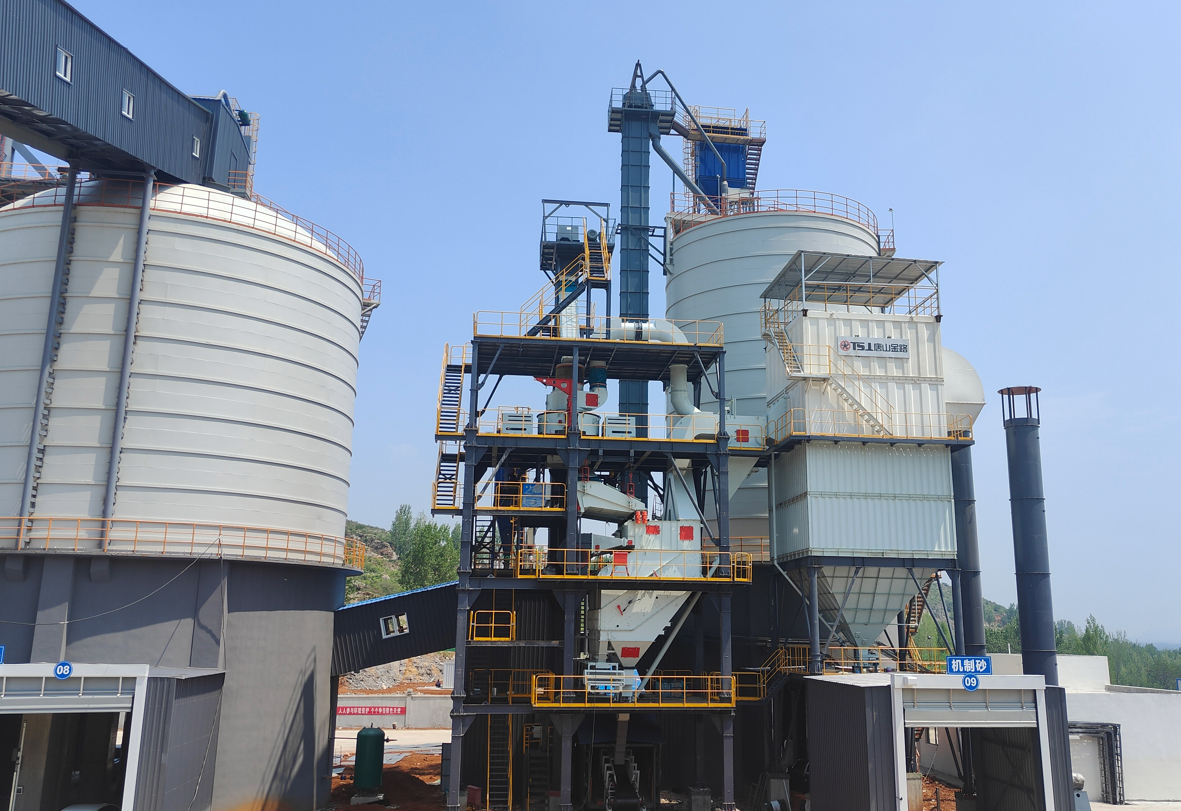 山東時產(chǎn)150噸制砂樓項目，一個月時間進(jìn)入投產(chǎn)模式