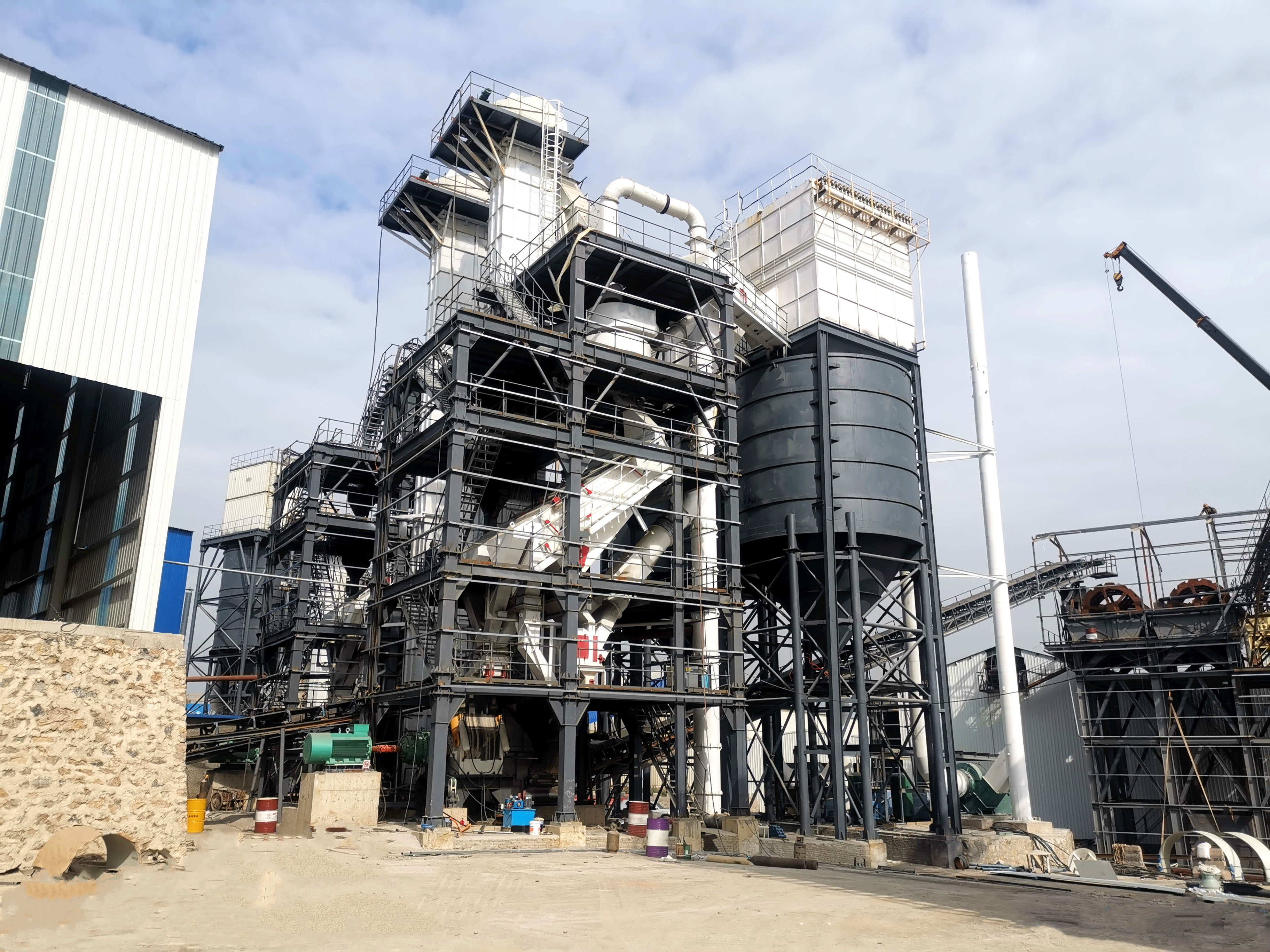告別 “砂塵漫天”！綠色制砂樓憑這些優(yōu)勢(shì)，成為基建圈環(huán)保新標(biāo)桿